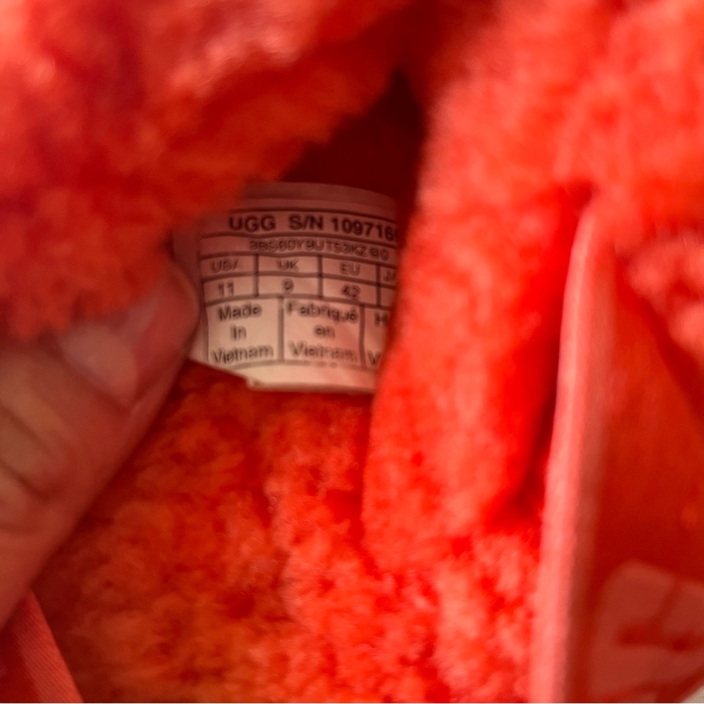 UGG Women Orange slippers‎ size 11 - Picture 4 of 6